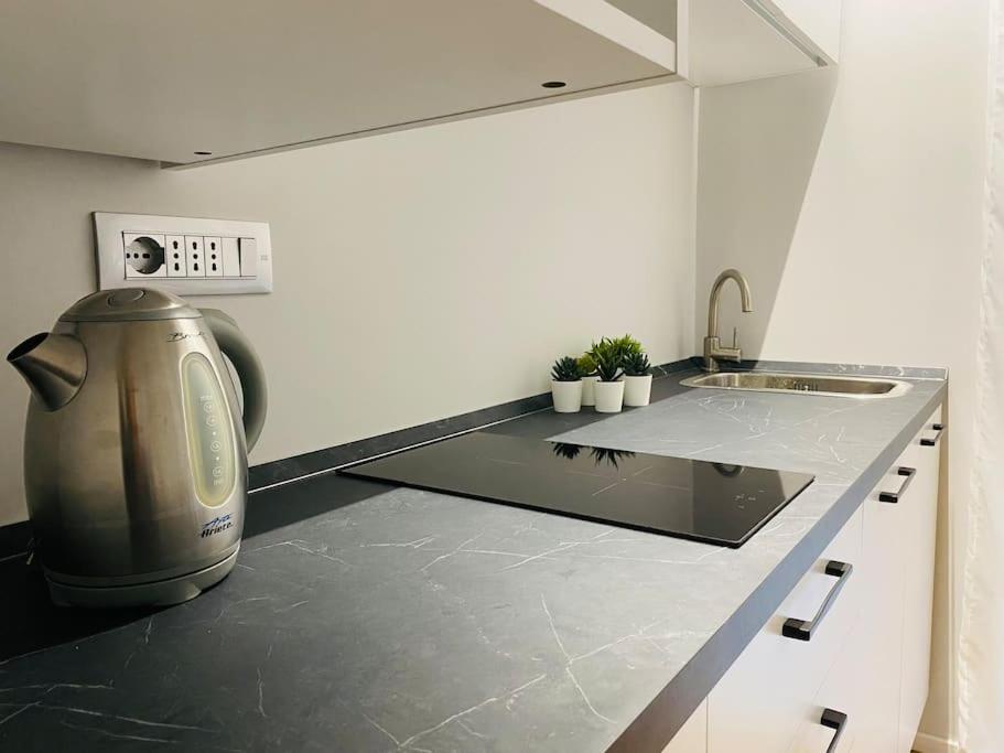 Apartment Cit,ma C'e Tut!tiny,but Need Is In! Turin