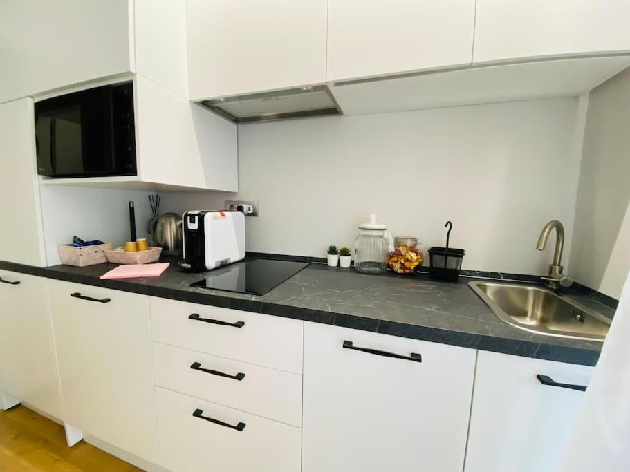 Apartment Cit,ma C'e Tut!tiny,but Need Is In! Turin