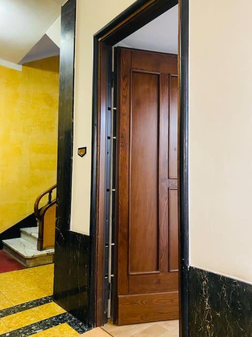 Apartment Cit,ma C'e Tut!tiny,but Need Is In! *