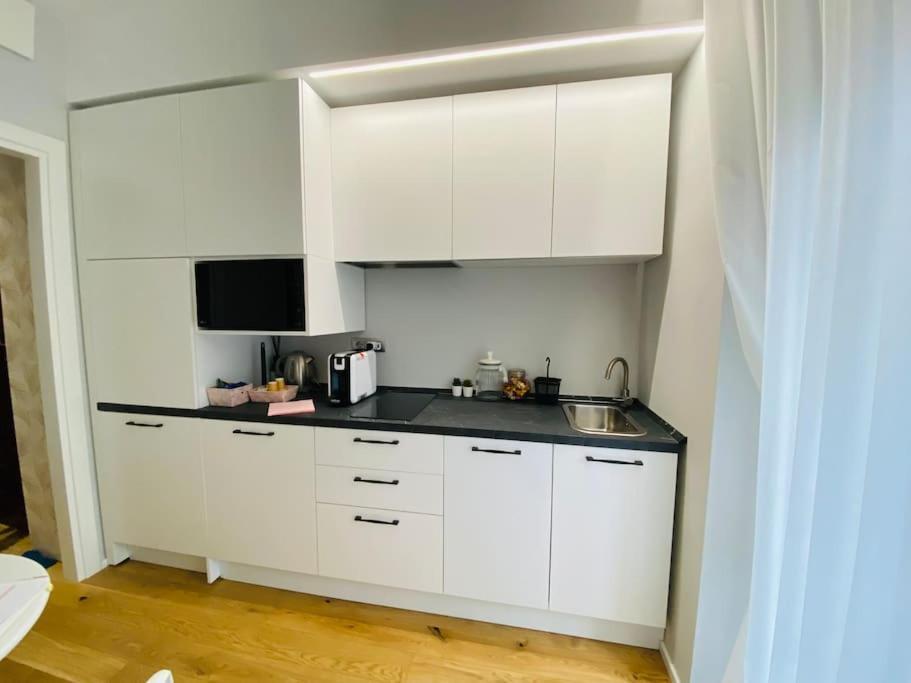 Apartment Cit,ma C'e Tut!tiny,but Need Is In! *