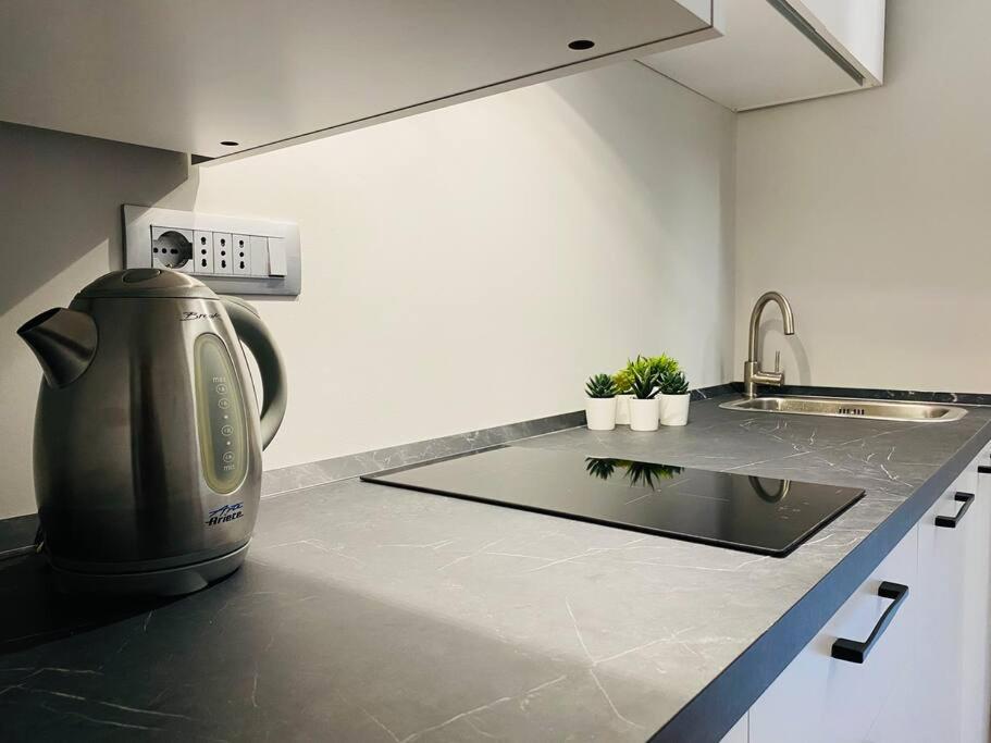 Apartment Cit,ma C'e Tut!tiny,but Need Is In! Turin