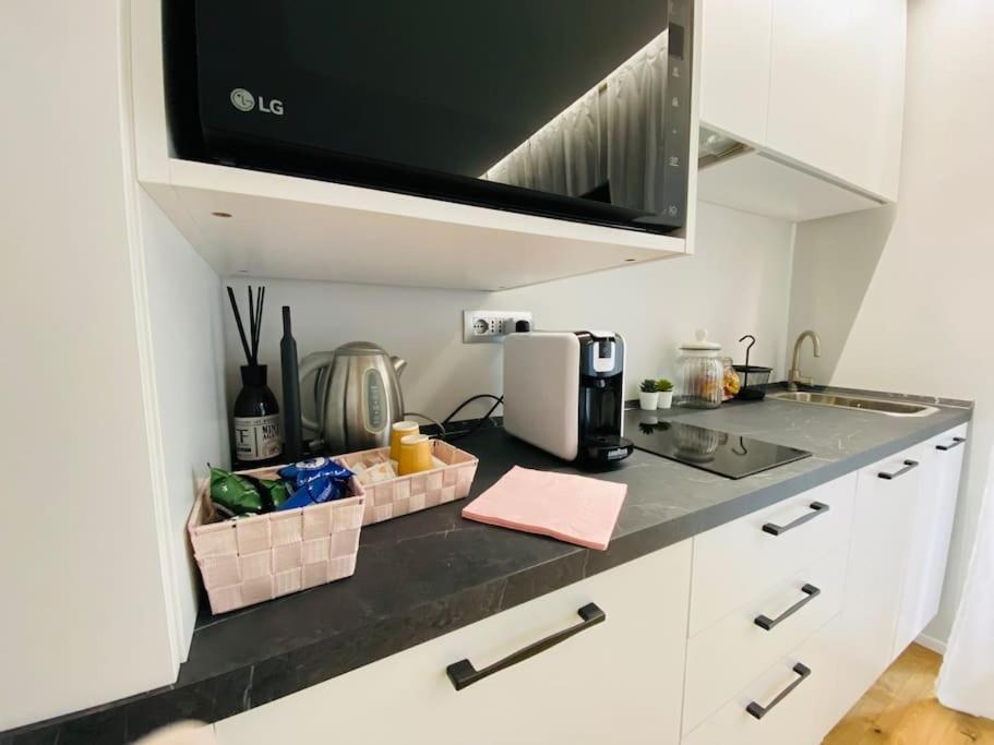 Apartment Cit,ma C'e Tut!tiny,but Need Is In! *