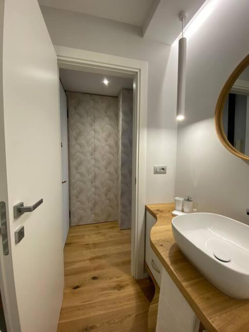Cit,ma C'e Tut!tiny,but Need Is In! Apartment *