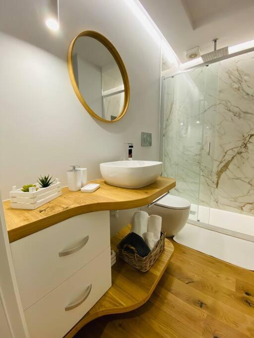 Cit,ma C'e Tut!tiny,but Need Is In! Apartment *