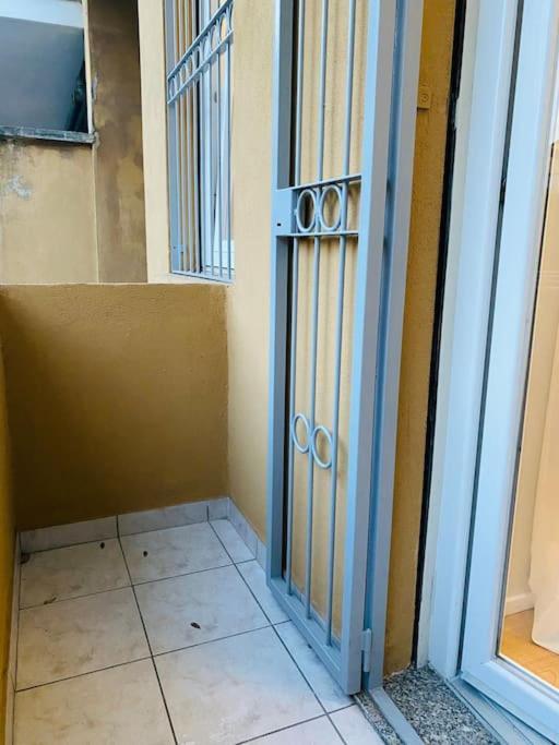 Cit,ma C'e Tut!tiny,but Need Is In! Apartment